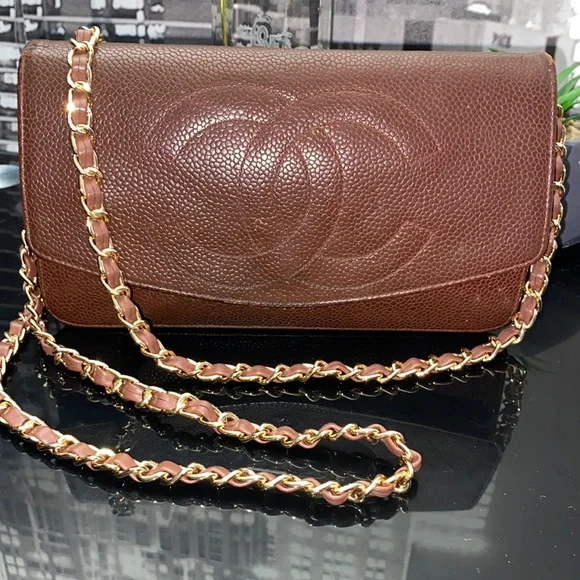 SOLDAuthentic CHANEL CC Logo Caviar Leather Purse Wallet - Picture 3 of 17